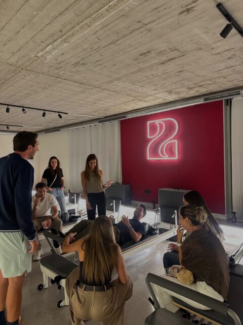 Després d’una inauguració que ens deixa el cor ple, demà comença duo 🤍

Després de mesos imaginant, preparant i donant forma, demà comencen les classes.

Els reformers ja estan preparats.
L’espai també.
I nosaltres tenim moltes ganes de començar a rebre-us ✨

➡️ Si ja tens la teva plaça, ens veiem demà a duo. I si encara no has fet el pas, les inscripcions continuen obertes.

#Pilates #Reformer #Barreformer #Terrassa